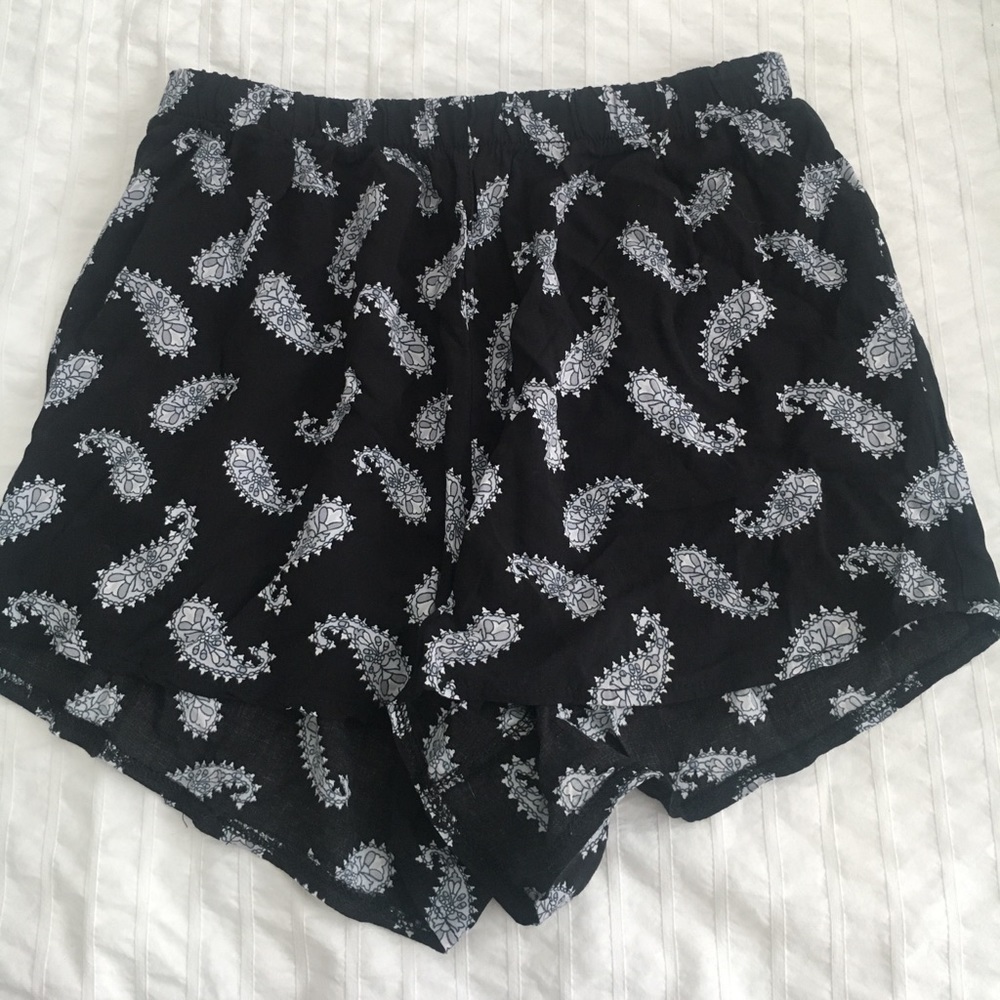 Cute black and white paisley shorts